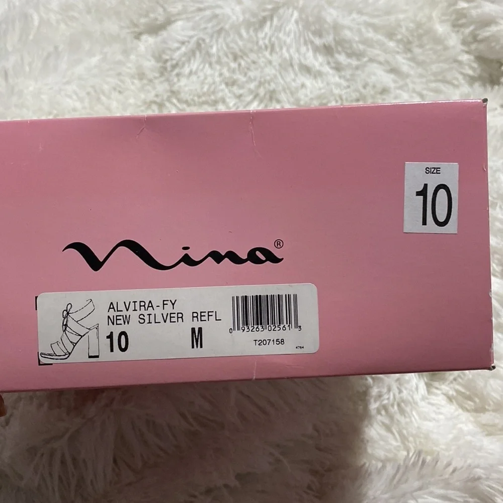 Nina tie up
